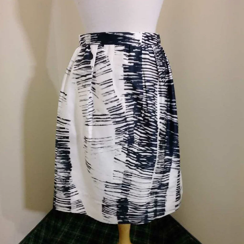 LIDA BADAY BLACK WHITE PATTERN SKIRT SIZE 4 TCC chiffon skirt delicate