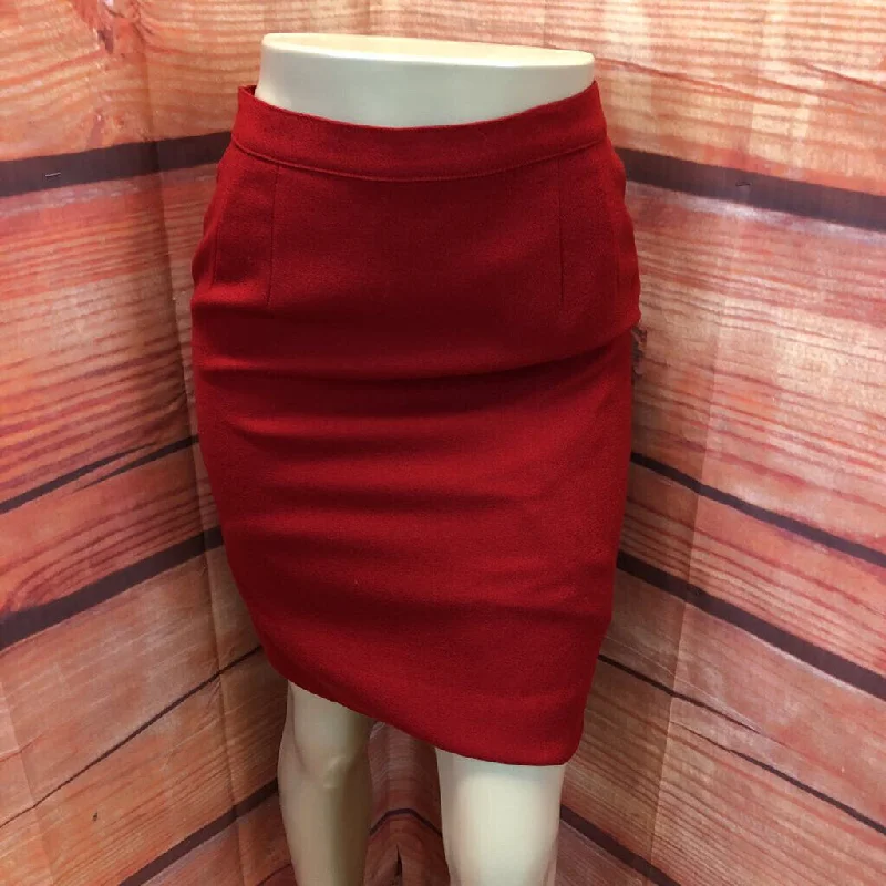 GIANNI SPORT RED SKIRT SIZE 8 TCC midi skirt versatile