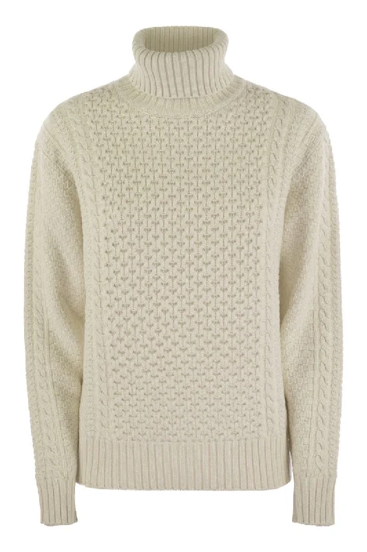 Turtleneck jumper with special workmanship Ribbed Striped Patterned