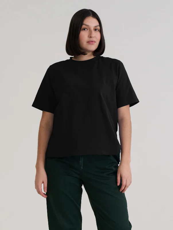 Laura T-Shirt Black Graphic Embroidered Appliqued